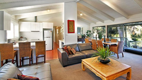 Beach Belle Lorne - Sunshine Coast Tourism 1