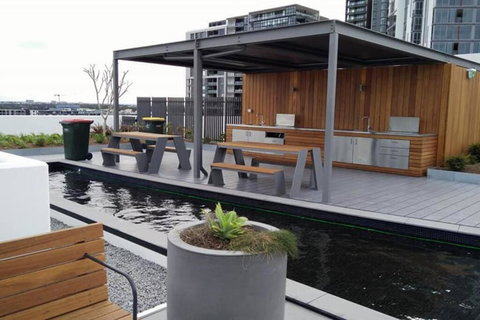 Bay View 2 Bed Highrise Apt With Free Parking - Sunshine Coast Tourism 3