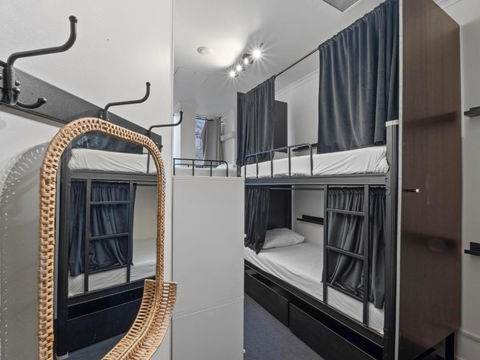 AZZURRO POD HOTEL - Central Sydney - Holiday Sunshine Coast 4