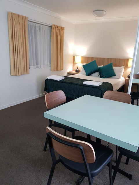 Southport Motel & Apartments - Holiday Sunshine Coast 5