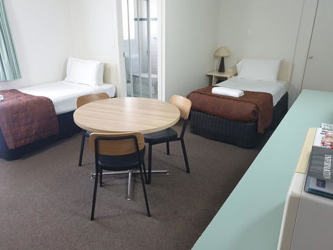 Southport Motel & Apartments - Holiday Sunshine Coast 16