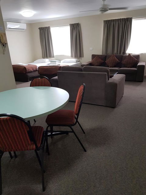 Southport Motel & Apartments - Holiday Sunshine Coast 11