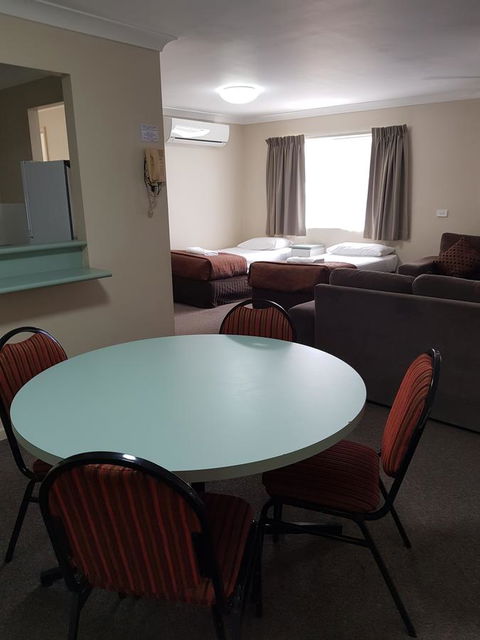 Southport Motel & Apartments - Holiday Sunshine Coast 10