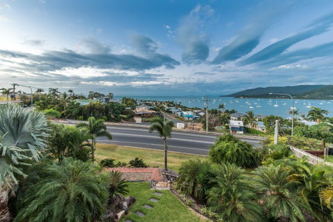 Hayman Views - Sunshine Coast Tourism 2