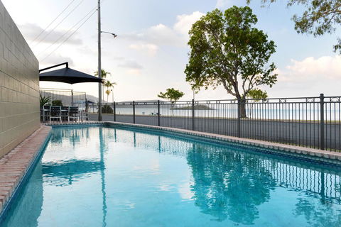 Whitsunday Waterfront Apartments - Sunshine Coast Tourism 1