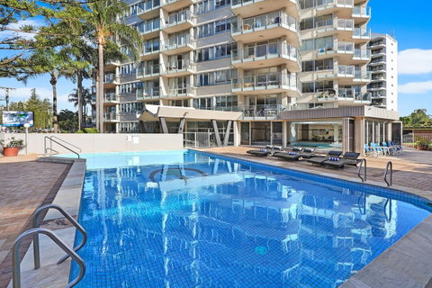 Pacific Regis Beachfront Holiday Apartments - Sunshine Coast Tourism 3