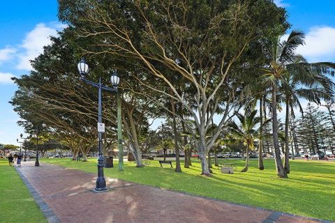 Pacific Regis Beachfront Holiday Apartments - Sunshine Coast Tourism 18
