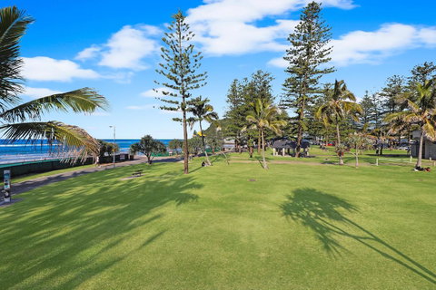 Pacific Regis Beachfront Holiday Apartments - Sunshine Coast Tourism 15