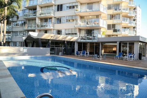 Pacific Regis Beachfront Holiday Apartments - Sunshine Coast Tourism 9