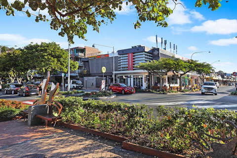 Pacific Regis Beachfront Holiday Apartments - Sunshine Coast Tourism 16