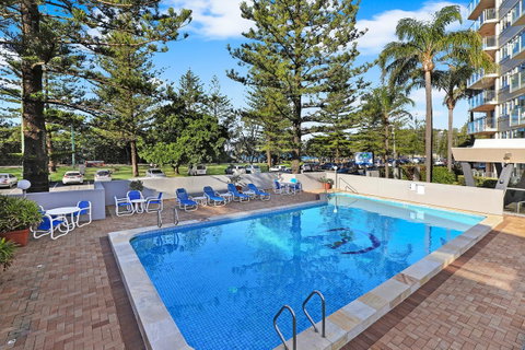 Pacific Regis Beachfront Holiday Apartments - Sunshine Coast Tourism 4