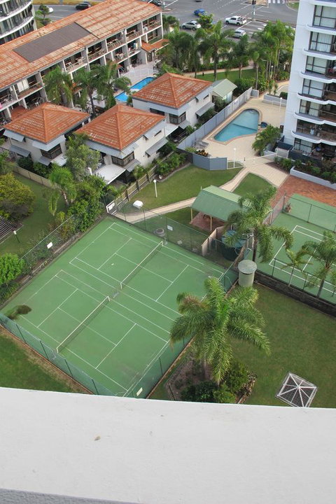 Pacific Regis Beachfront Holiday Apartments - Sunshine Coast Tourism 6