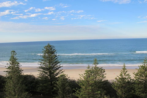 Pacific Regis Beachfront Holiday Apartments - Sunshine Coast Tourism 11