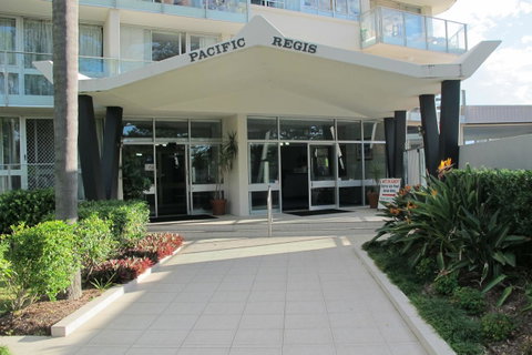 Pacific Regis Beachfront Holiday Apartments - Sunshine Coast Tourism 10