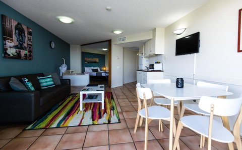 La Promenade - Sunshine Coast Tourism 24