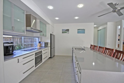 48 Boardrider Crescent, Mt Coolum - Pet Friendly, WiFi, Linen Incl. 500 BOND - Sunshine Coast Tourism 3