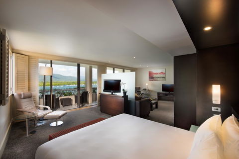 Hilton Cairns - Sunshine Coast Tourism 15