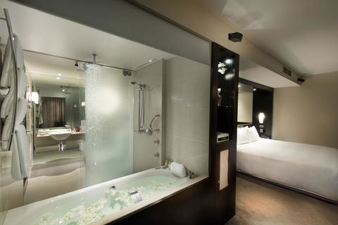 Hilton Cairns - Sunshine Coast Tourism 19