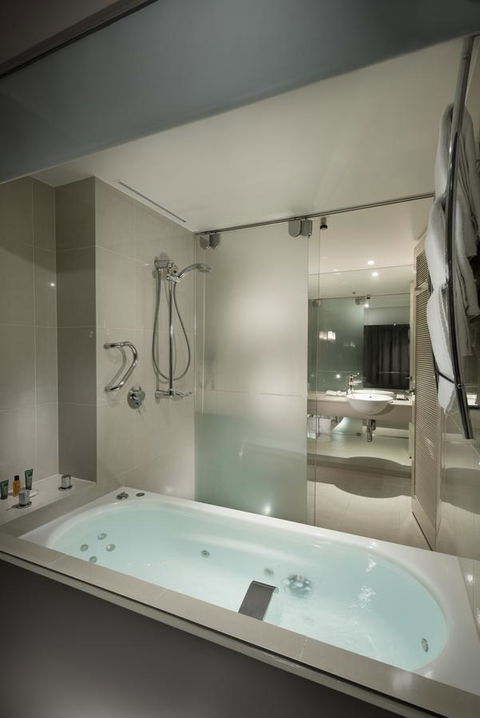 Hilton Cairns - Sunshine Coast Tourism 4