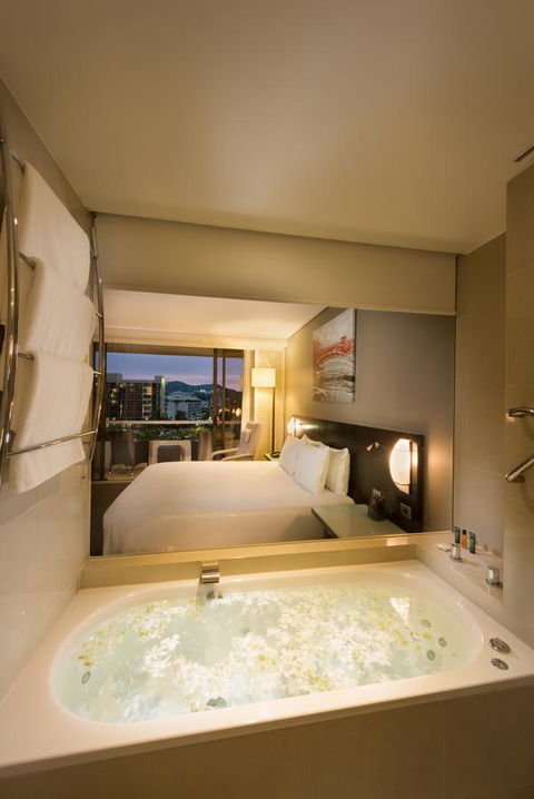 Hilton Cairns - Sunshine Coast Tourism 22