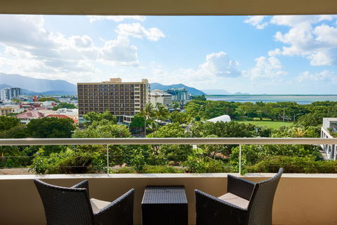 Hilton Cairns - Sunshine Coast Tourism 12
