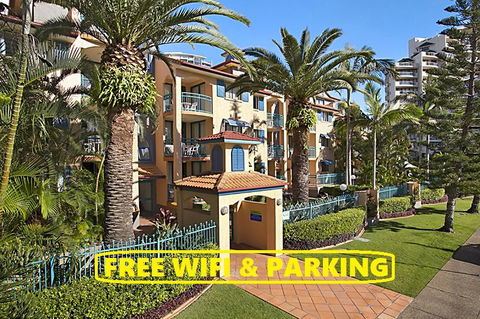 Aruba Surf Resort - Holiday Sunshine Coast 0