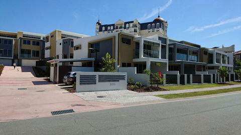 The Residences@Hillside - Sunshine Coast Tourism 1