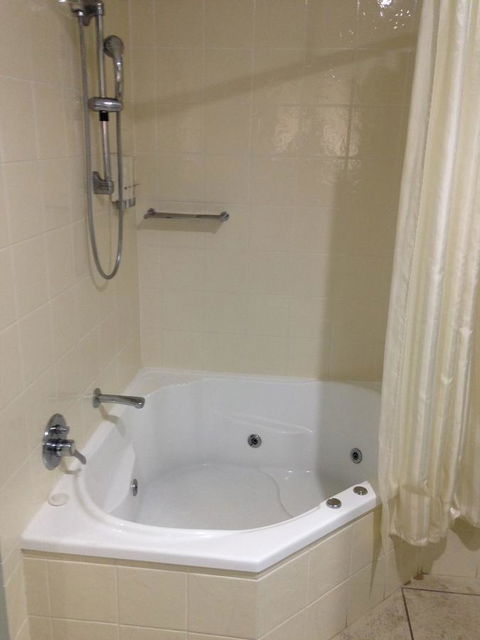 Eastgate On The Range Motel - Holiday Sunshine Coast 32