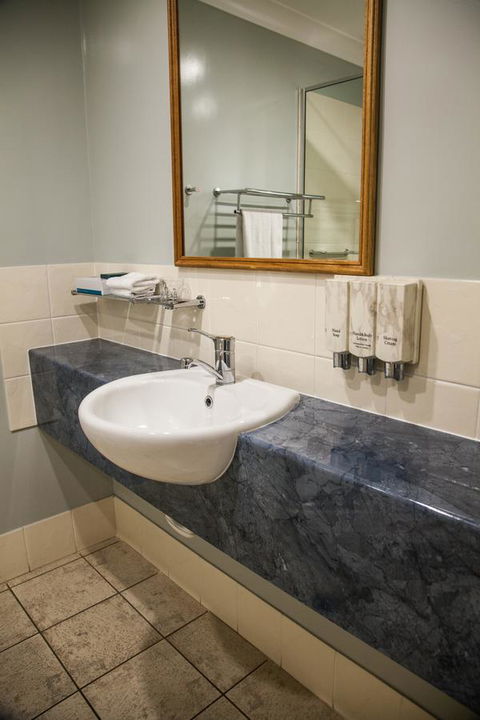 Eastgate On The Range Motel - Holiday Sunshine Coast 8