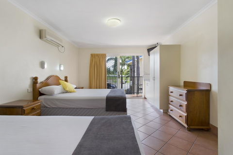 Glenmore Tavern - Sunshine Coast Tourism 1