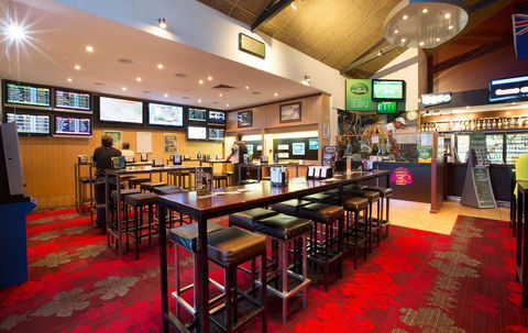 Glenmore Tavern - Sunshine Coast Tourism 8