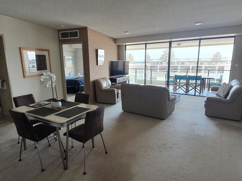 The Waterford Prestige Apartments - Sunshine Coast Tourism 4