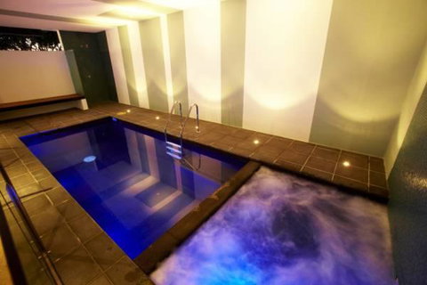 Maggies Beachfront Apartment 13 - Holiday Sunshine Coast 3