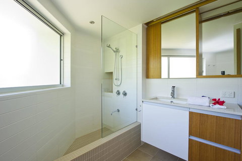 Maggies Beachfront Apartment 13 - Holiday Sunshine Coast 11