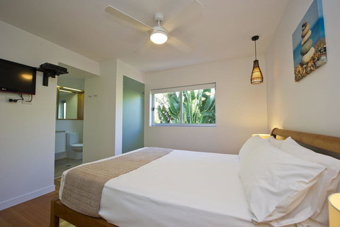 Maggies Beachfront Apartment 13 - Holiday Sunshine Coast 16