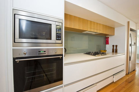 Maggies Beachfront Apartment 13 - Holiday Sunshine Coast 10