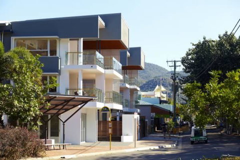 Maggies Beachfront Apartment 13 - Holiday Sunshine Coast 1