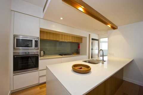 Maggies Beachfront Apartment 13 - Holiday Sunshine Coast 5