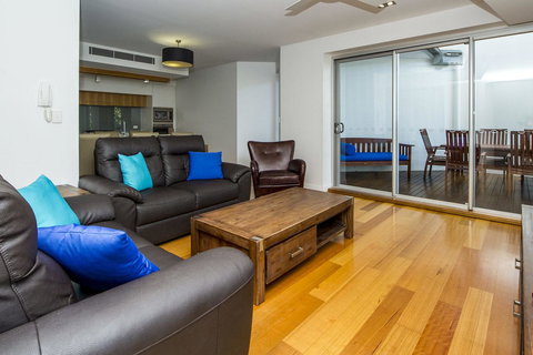 Maggies Beachfront Apartment 13 - Holiday Sunshine Coast 6