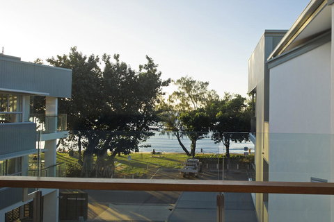 Maggies Beachfront Apartment 13 - Holiday Sunshine Coast 9