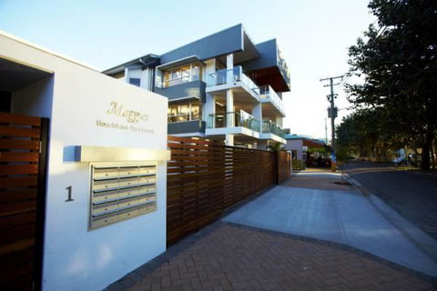 Maggies Beachfront Apartment 13 - Holiday Sunshine Coast 2