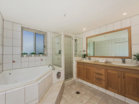 Oceana On Broadbeach - Holiday Sunshine Coast 11