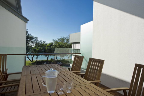 Maggies Beachfront Apartment 6 - Holiday Sunshine Coast 6