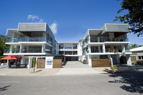 Maggies Beachfront Apartment 6 - Holiday Sunshine Coast 0