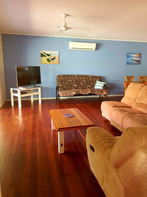 Arcadia Beach Guest House And Car Hire - Sunshine Coast Tourism 23