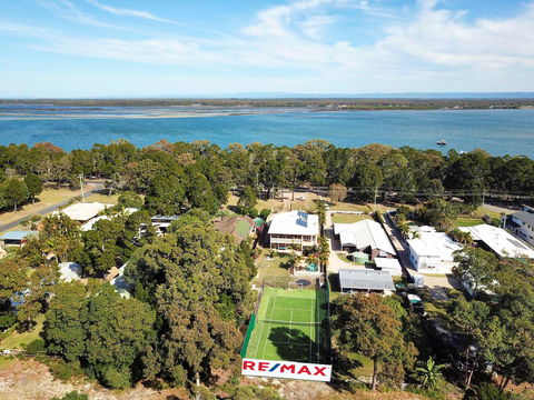 Waterfront At White Patch - Holiday Sunshine Coast 41