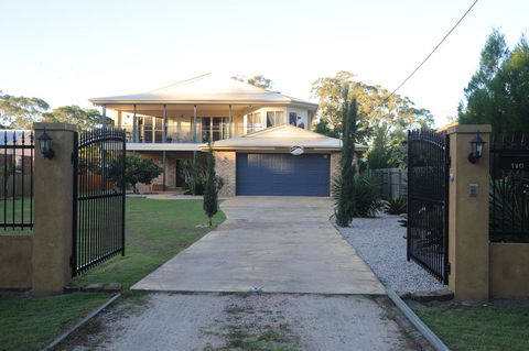 Waterfront At White Patch - Holiday Sunshine Coast 16