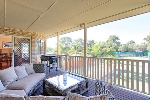 Waterfront At White Patch - Holiday Sunshine Coast 31