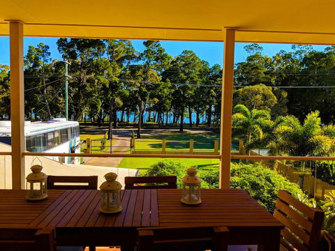 Waterfront At White Patch - Holiday Sunshine Coast 9