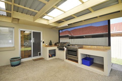 Ocean Wave - Sunshine Coast Tourism 0